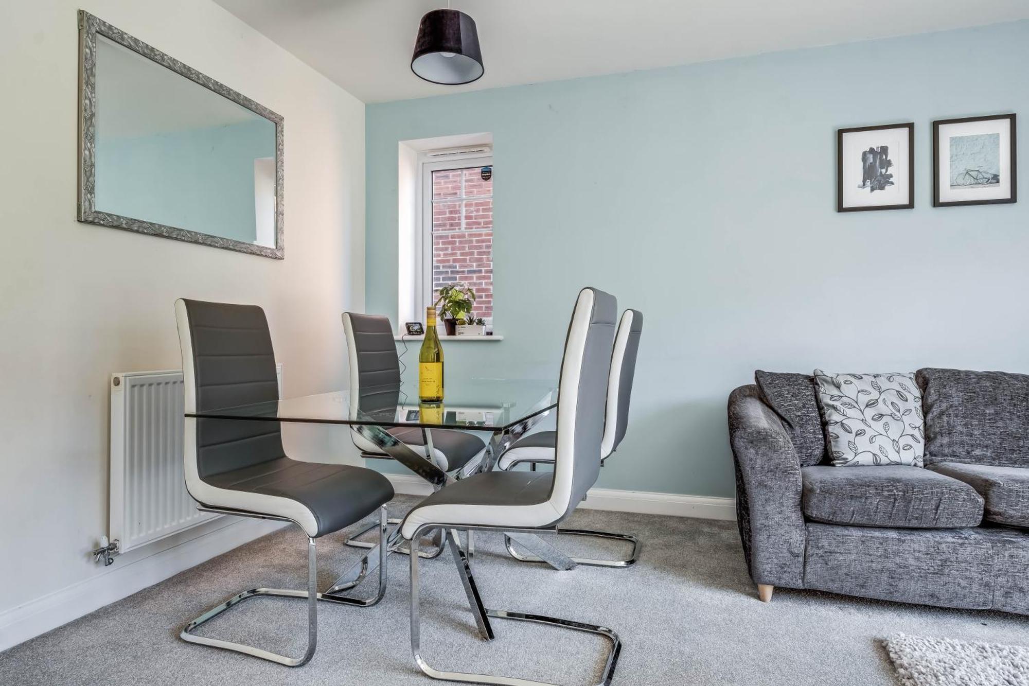 Beautiful And Comfortable Home Away From Home With Free Parking, Fast Wifi And White Crisp Hotel Standard Linen Hosted By Our Home Short Stays Northampton Eksteriør billede