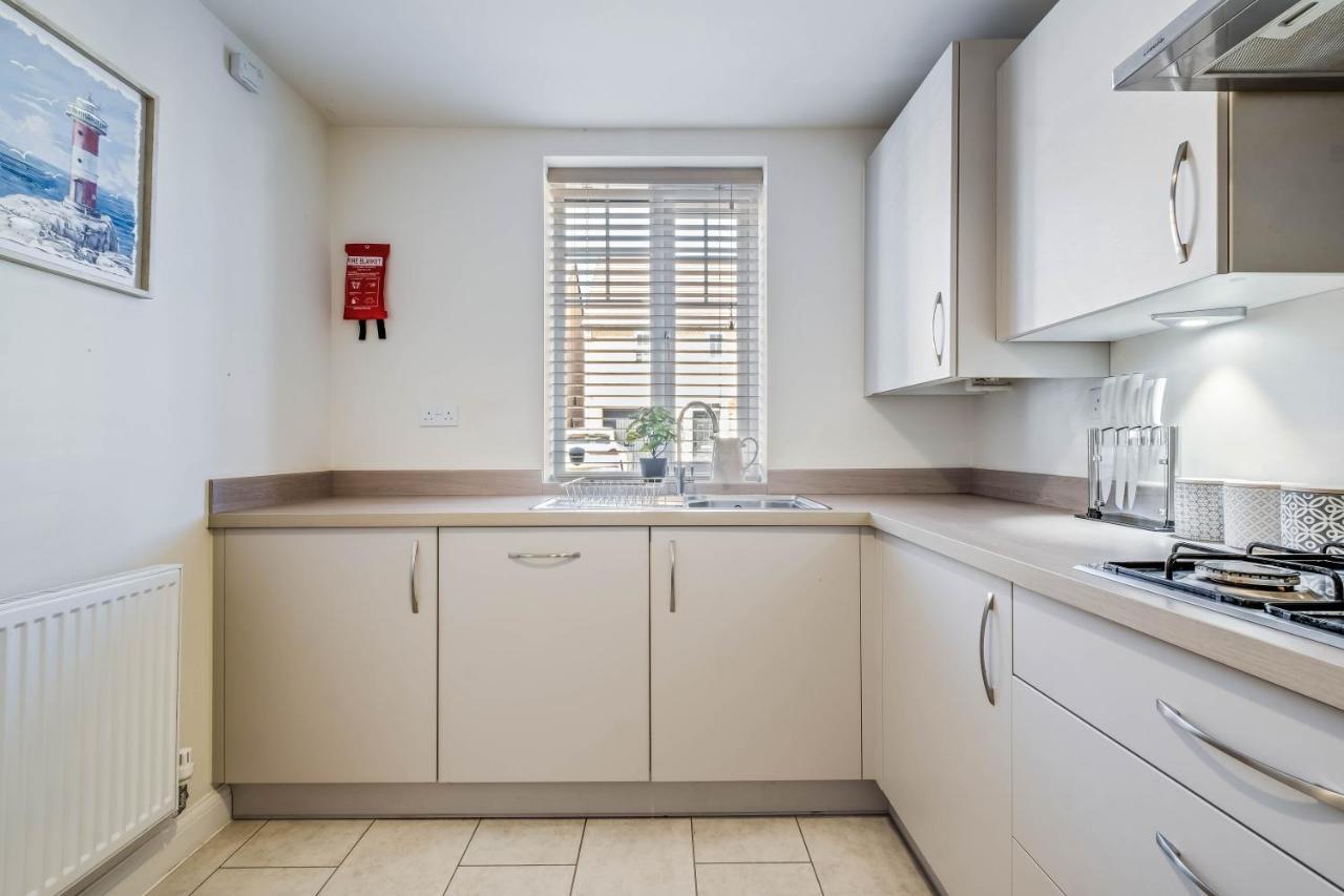 Beautiful And Comfortable Home Away From Home With Free Parking, Fast Wifi And White Crisp Hotel Standard Linen Hosted By Our Home Short Stays Northampton Eksteriør billede