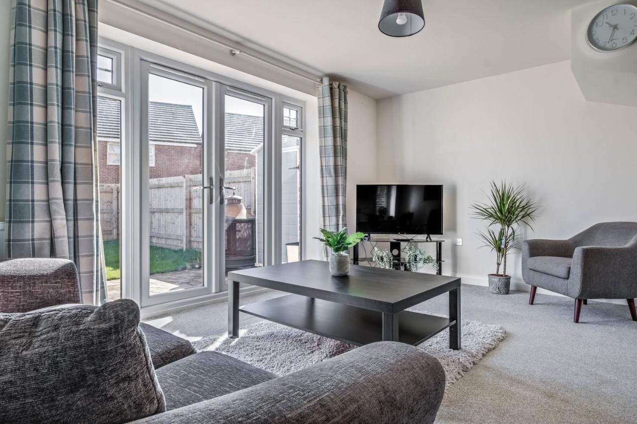 Beautiful And Comfortable Home Away From Home With Free Parking, Fast Wifi And White Crisp Hotel Standard Linen Hosted By Our Home Short Stays Northampton Eksteriør billede