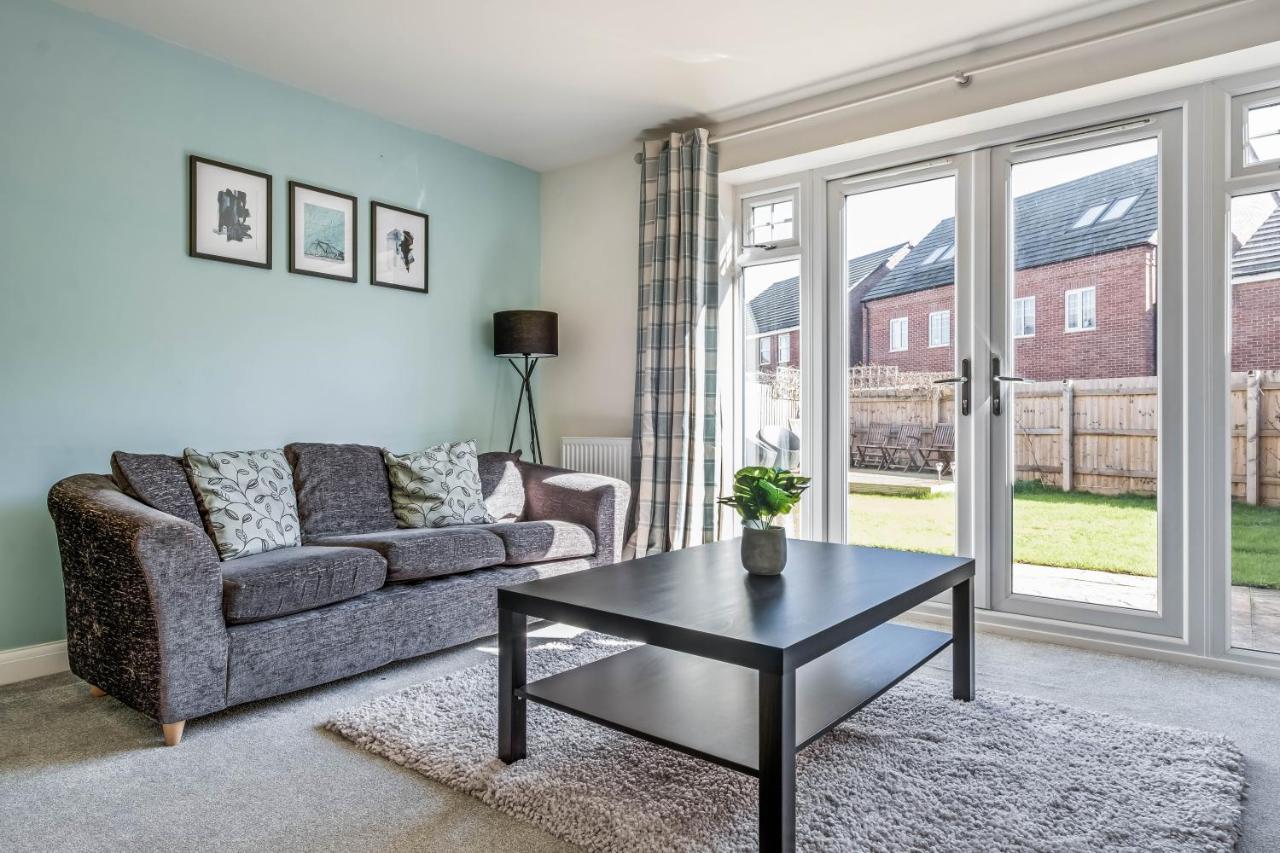 Beautiful And Comfortable Home Away From Home With Free Parking, Fast Wifi And White Crisp Hotel Standard Linen Hosted By Our Home Short Stays Northampton Eksteriør billede