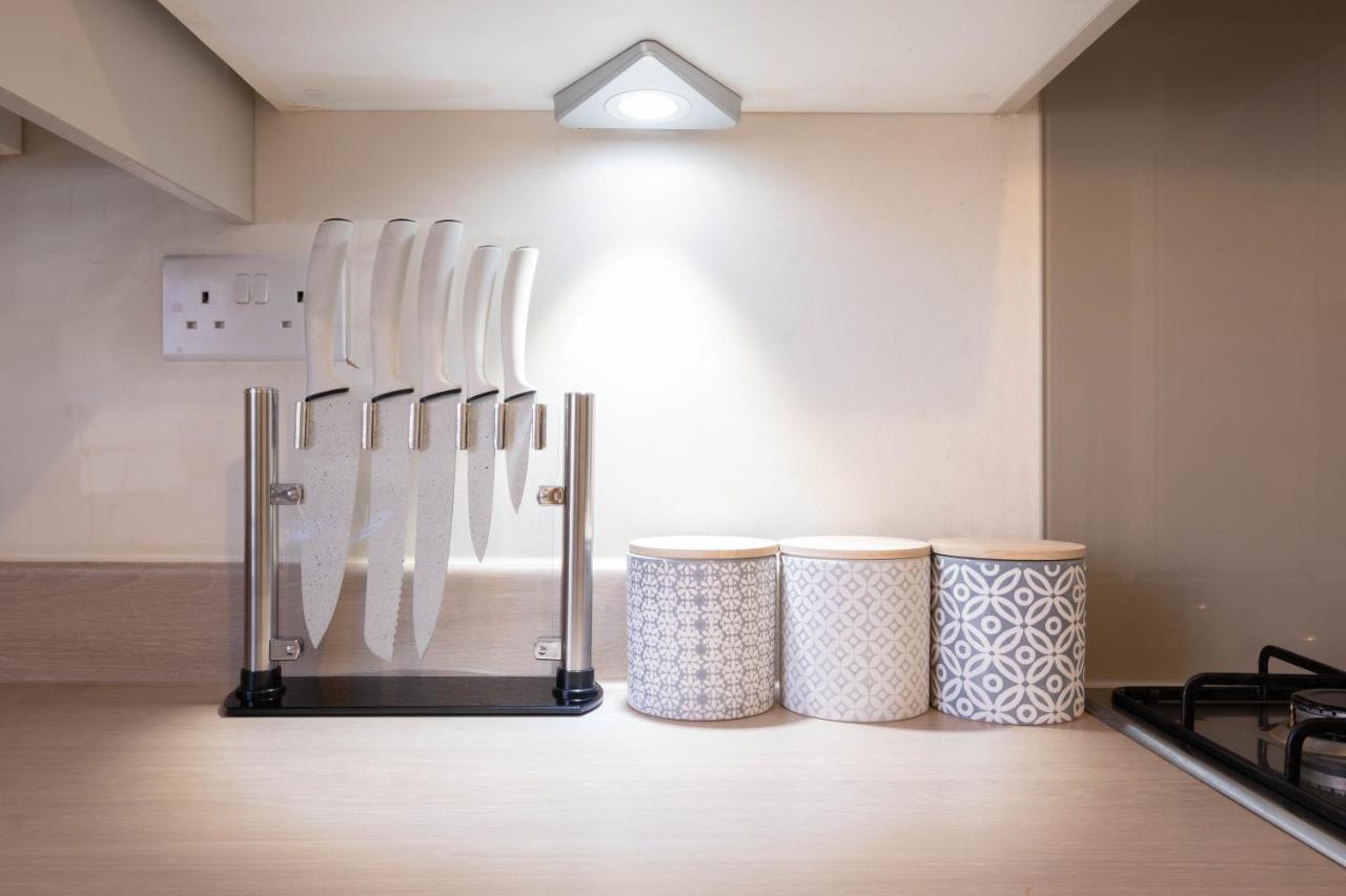 Beautiful And Comfortable Home Away From Home With Free Parking, Fast Wifi And White Crisp Hotel Standard Linen Hosted By Our Home Short Stays Northampton Eksteriør billede