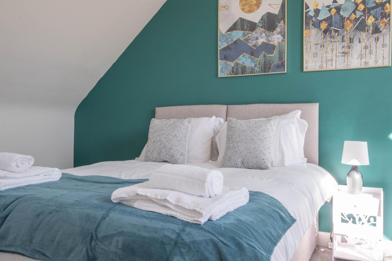 Beautiful And Comfortable Home Away From Home With Free Parking, Fast Wifi And White Crisp Hotel Standard Linen Hosted By Our Home Short Stays Northampton Eksteriør billede