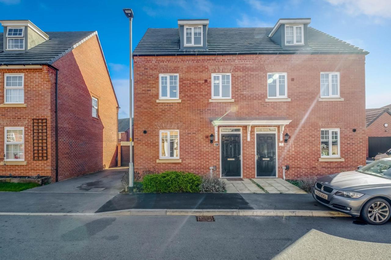 Beautiful And Comfortable Home Away From Home With Free Parking, Fast Wifi And White Crisp Hotel Standard Linen Hosted By Our Home Short Stays Northampton Eksteriør billede