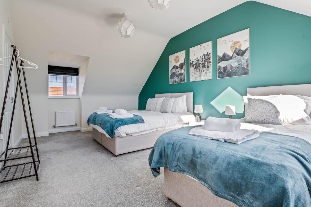 Beautiful And Comfortable Home Away From Home With Free Parking, Fast Wifi And White Crisp Hotel Standard Linen Hosted By Our Home Short Stays Northampton Eksteriør billede