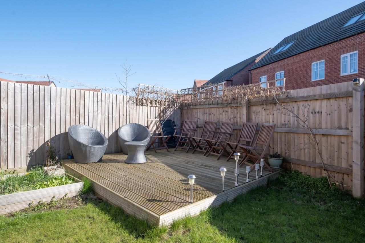 Beautiful And Comfortable Home Away From Home With Free Parking, Fast Wifi And White Crisp Hotel Standard Linen Hosted By Our Home Short Stays Northampton Eksteriør billede
