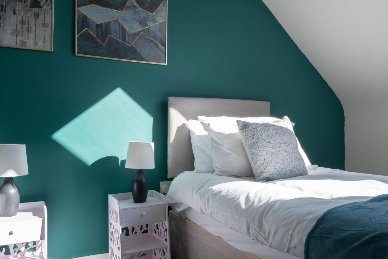 Beautiful And Comfortable Home Away From Home With Free Parking, Fast Wifi And White Crisp Hotel Standard Linen Hosted By Our Home Short Stays Northampton Eksteriør billede